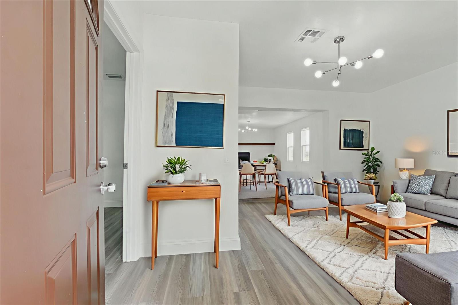 Image 8 of 59 For 8812 Oakwood Drive