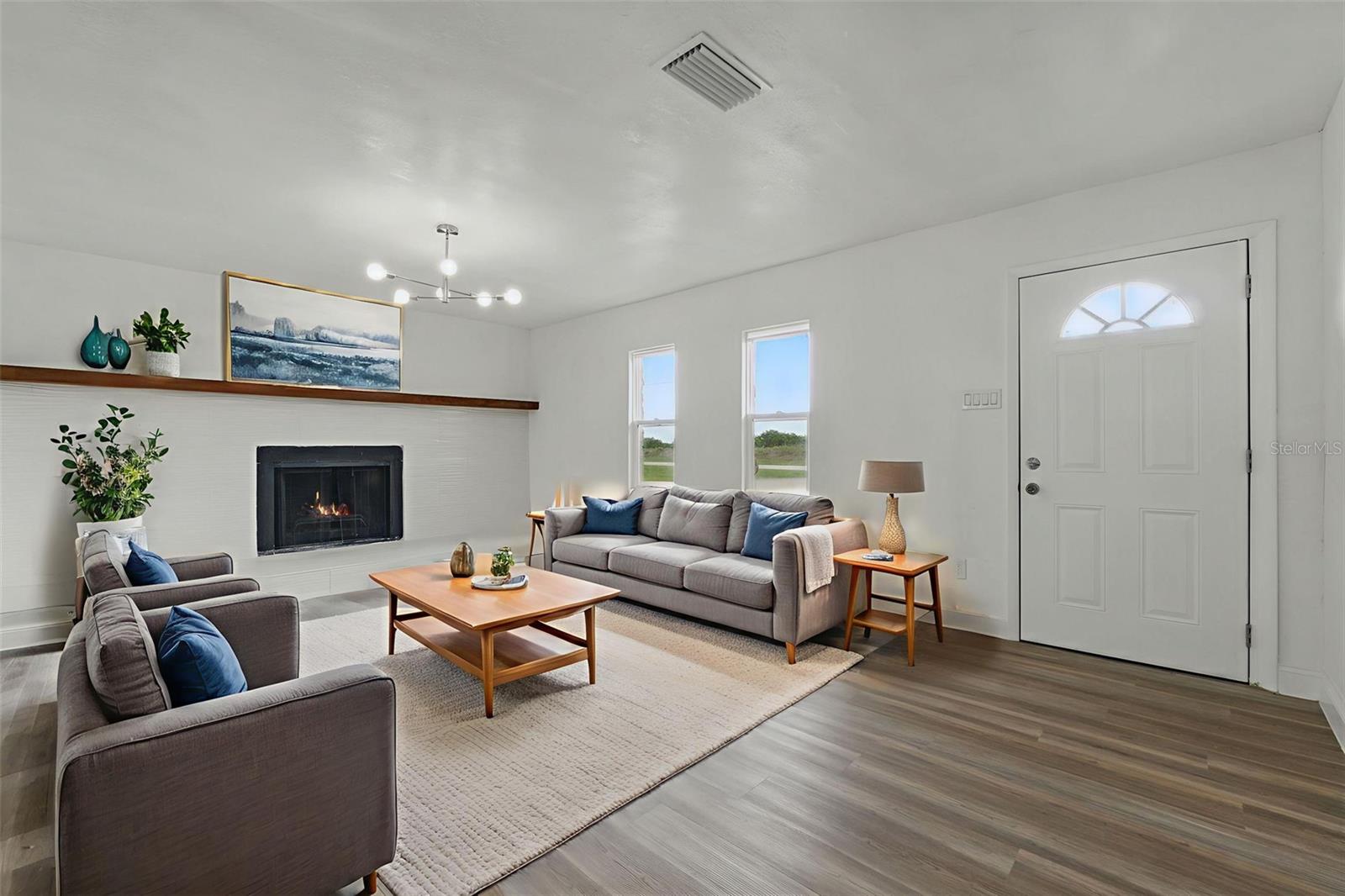 Image 9 of 59 For 8812 Oakwood Drive