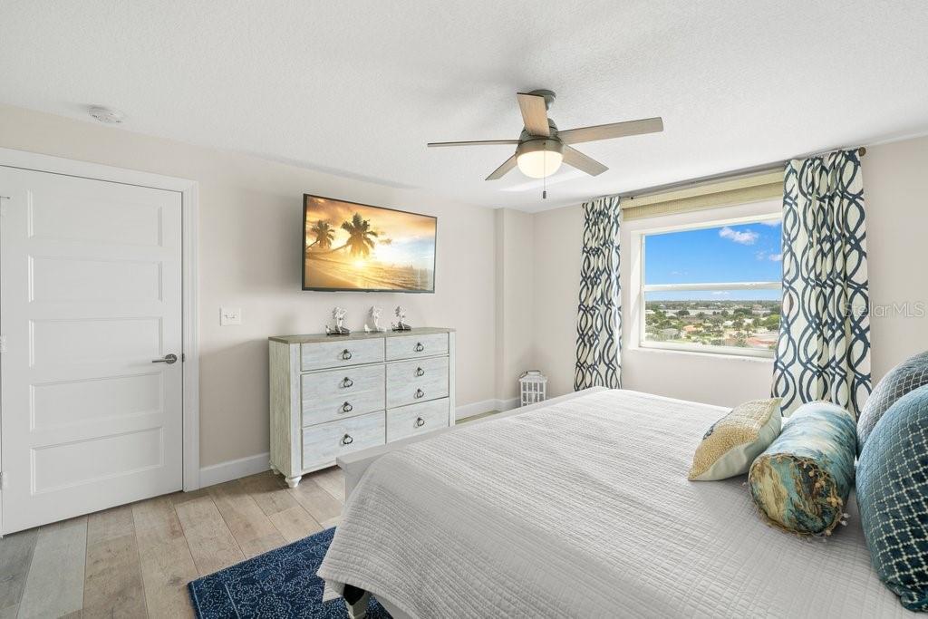 Image 14 of 28 For 420 64th Avenue 804