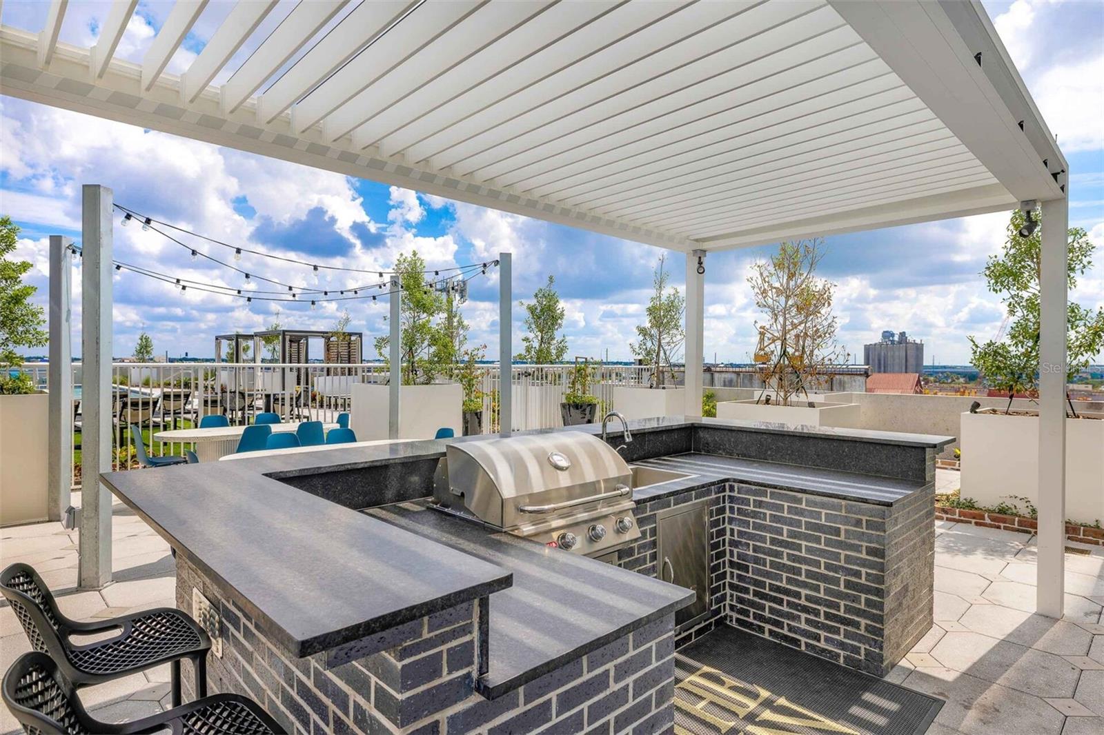 Listing photo id 7 for 601 12th Street N S1