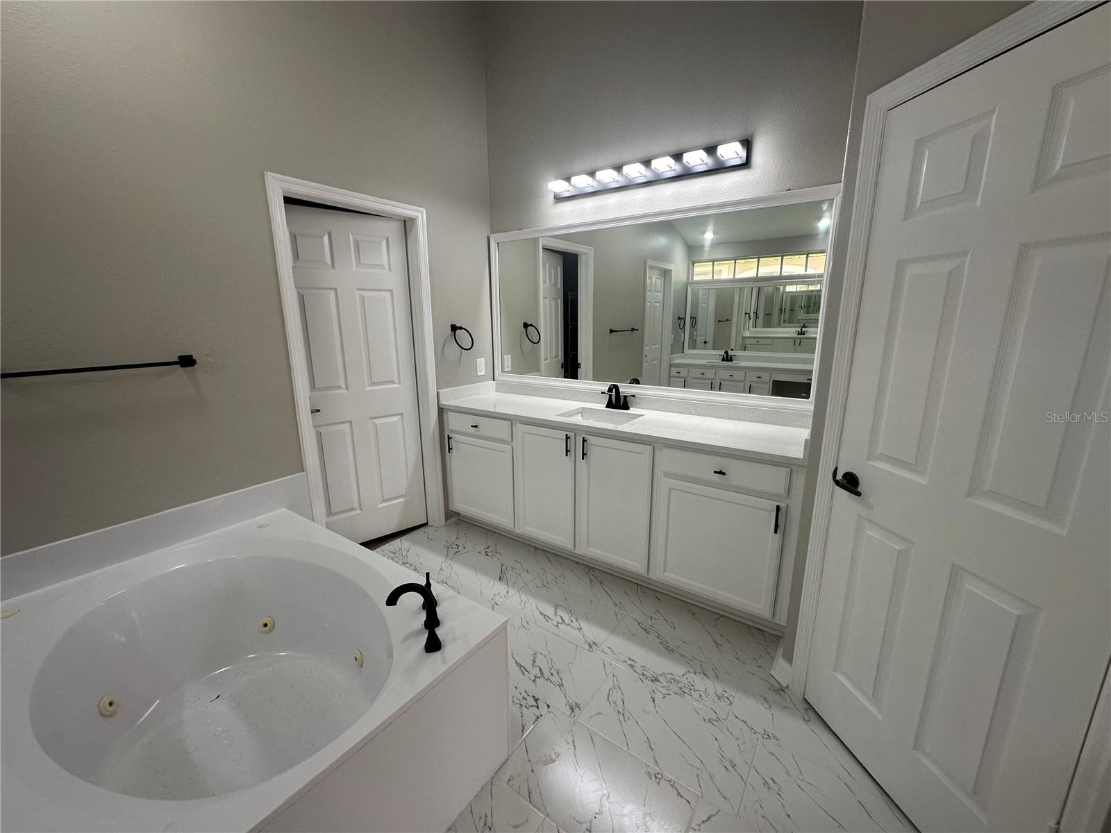 Image 22 of 29 For 10446 Stone Glen Drive