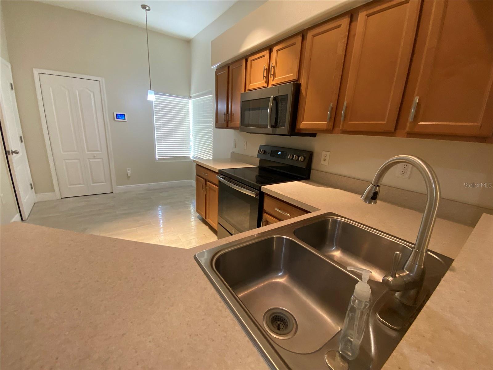 Image 4 of 15 For 816 Barrister Drive