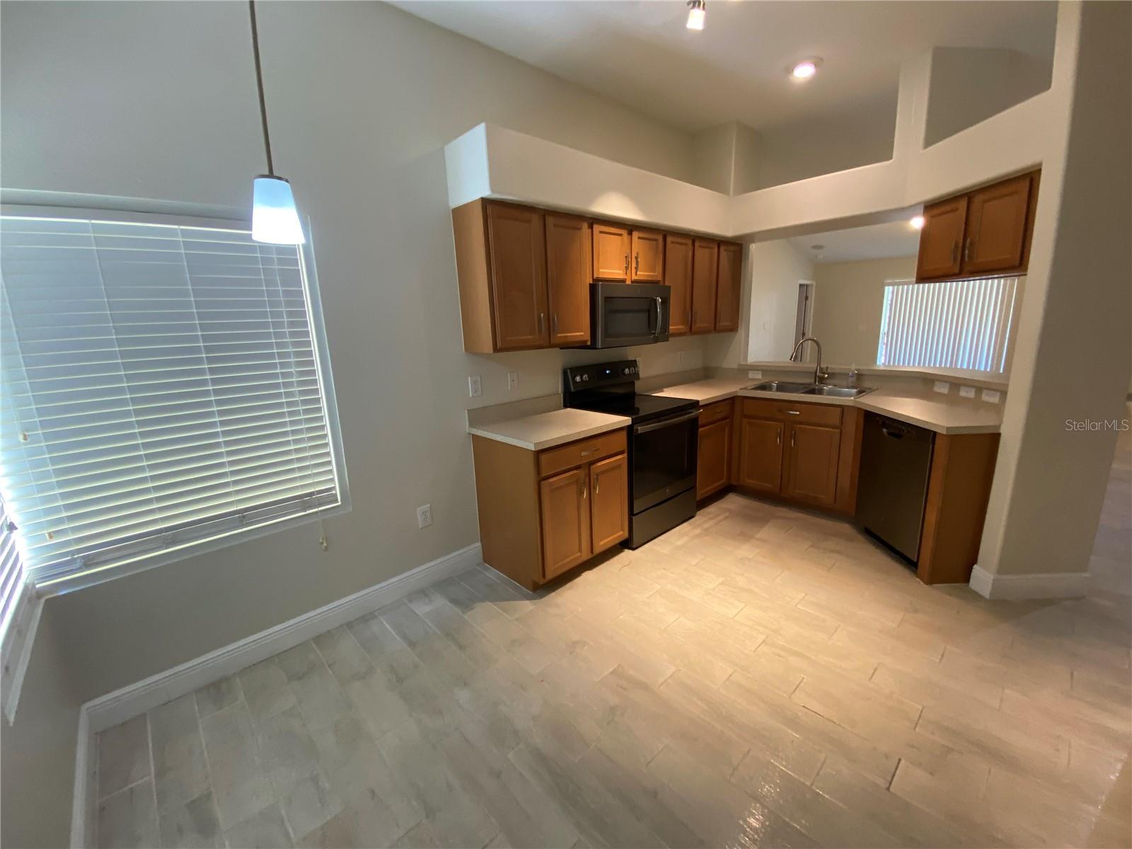 Image 6 of 15 For 816 Barrister Drive