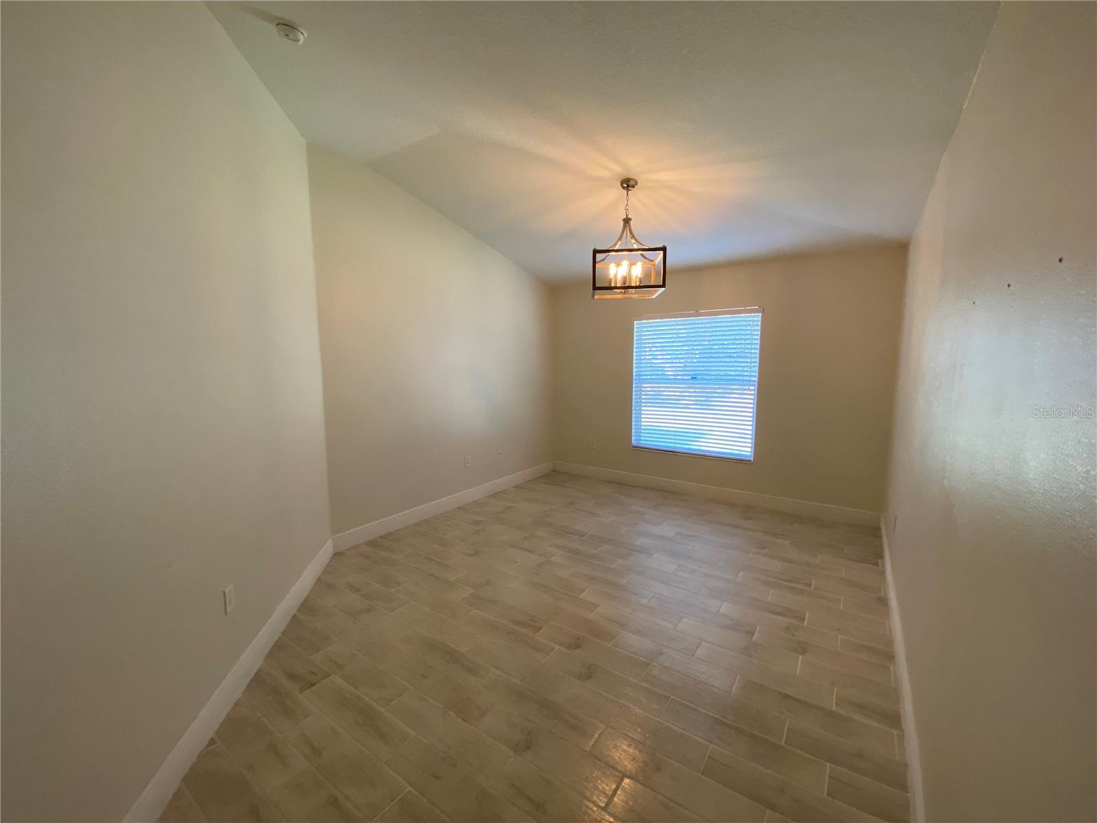 Image 7 of 15 For 816 Barrister Drive