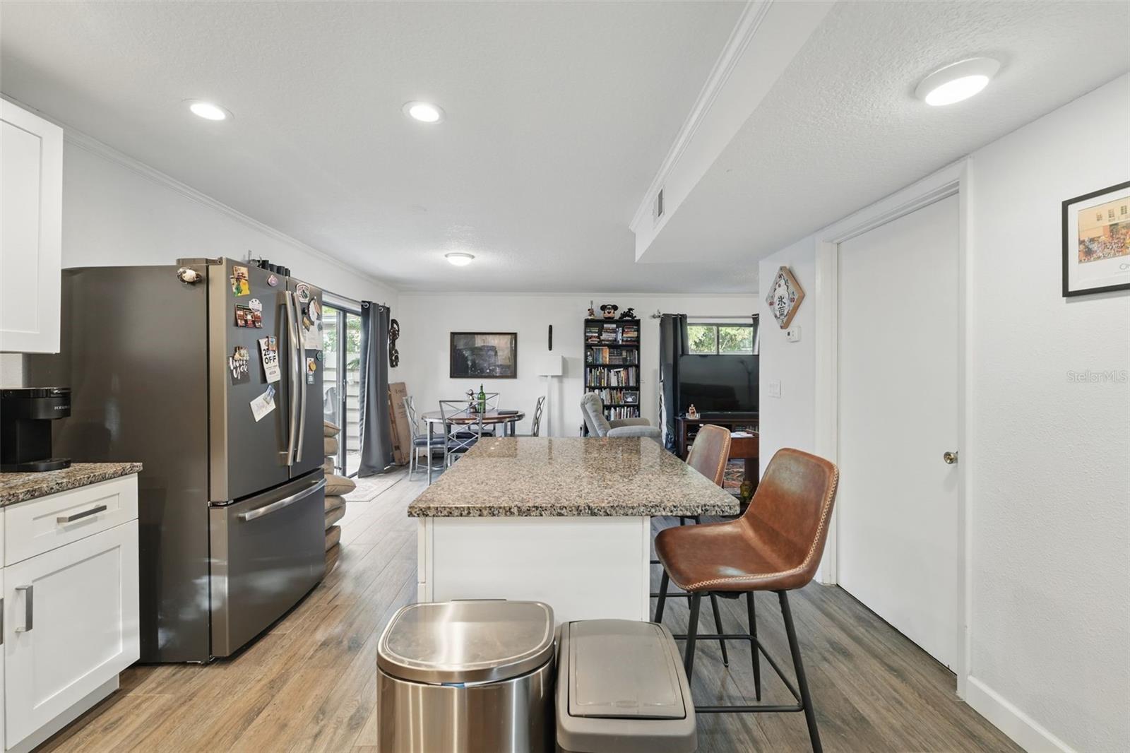 Image 7 of 56 For 2 Shine Avenue