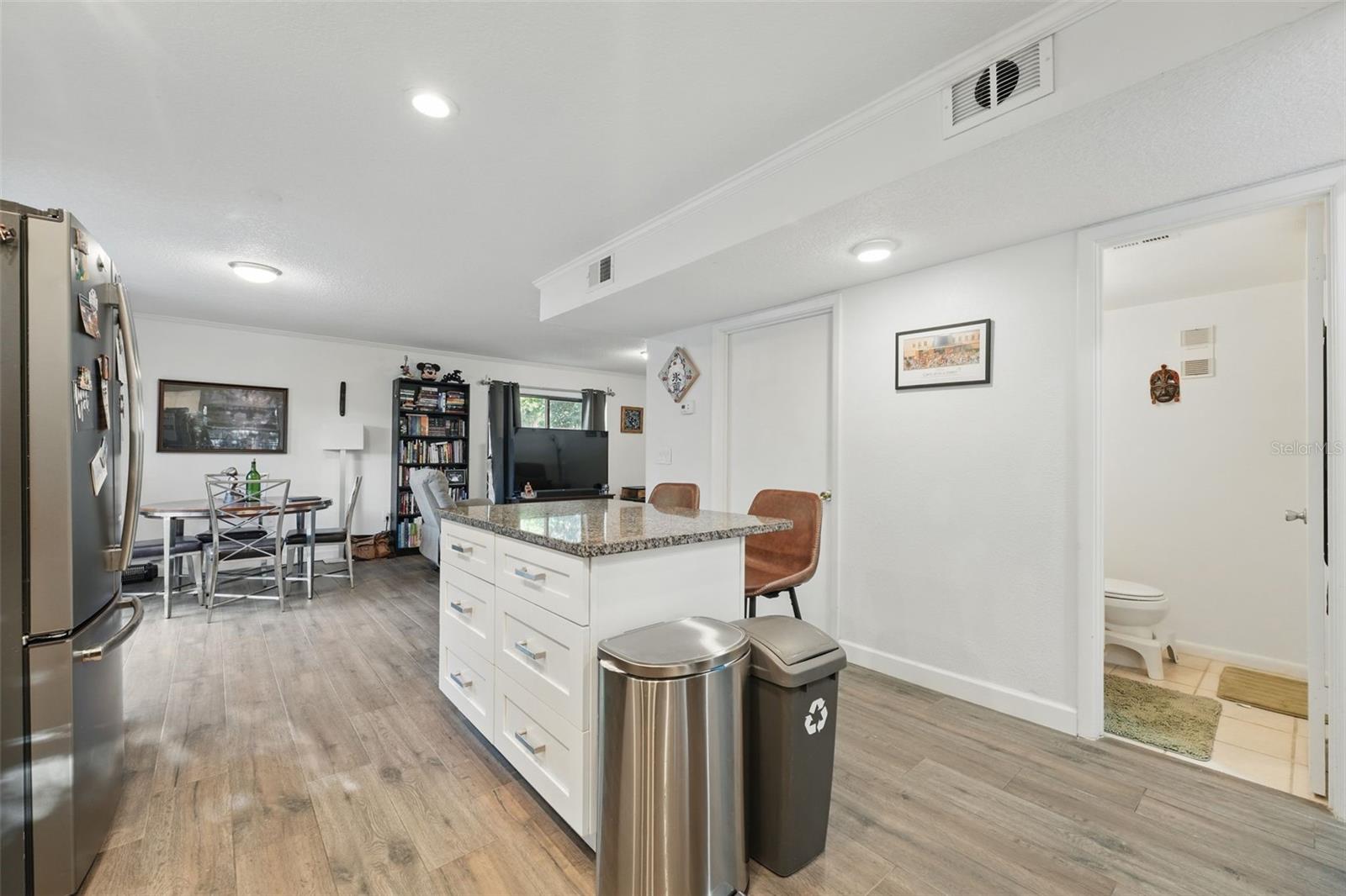 Image 8 of 56 For 2 Shine Avenue