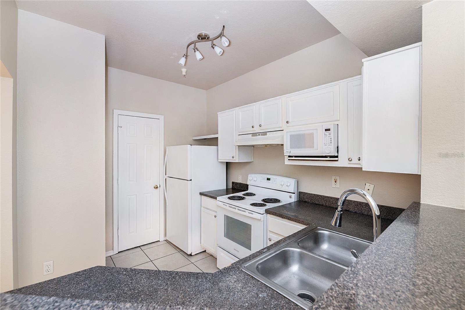 Image 7 of 26 For 5550 Pga Boulevard 5123