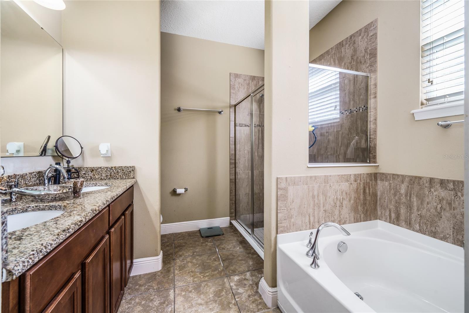 Image 14 of 31 For 969 Springs Landing Drive