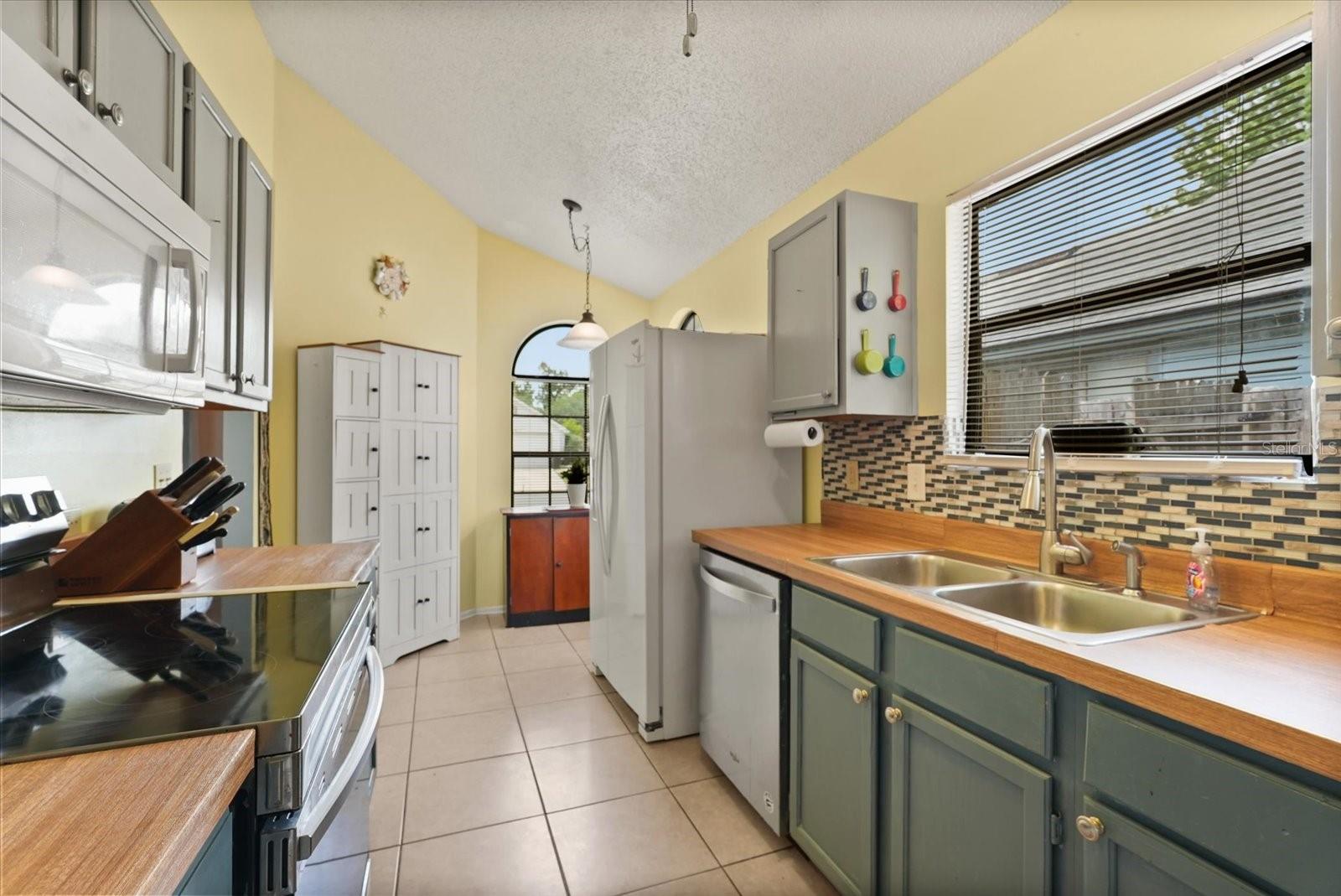 Image 6 of 16 For 189 Lakeside Circle