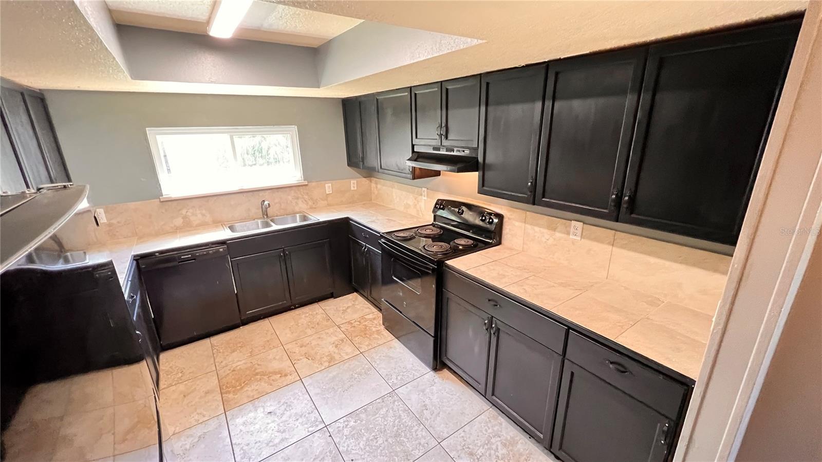Image 19 of 39 For 1073 Leeward Drive
