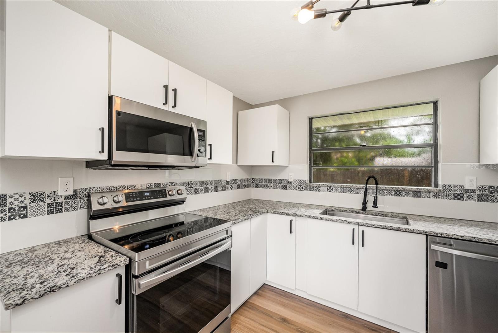 Image 9 of 22 For 129 Alhambra Street