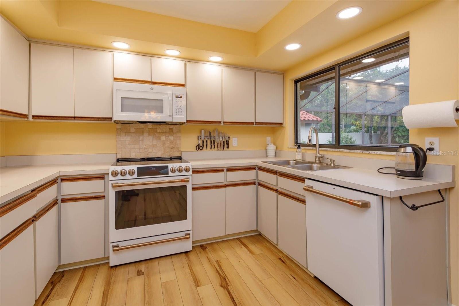 Image 12 of 34 For 8143 Terragona Ct