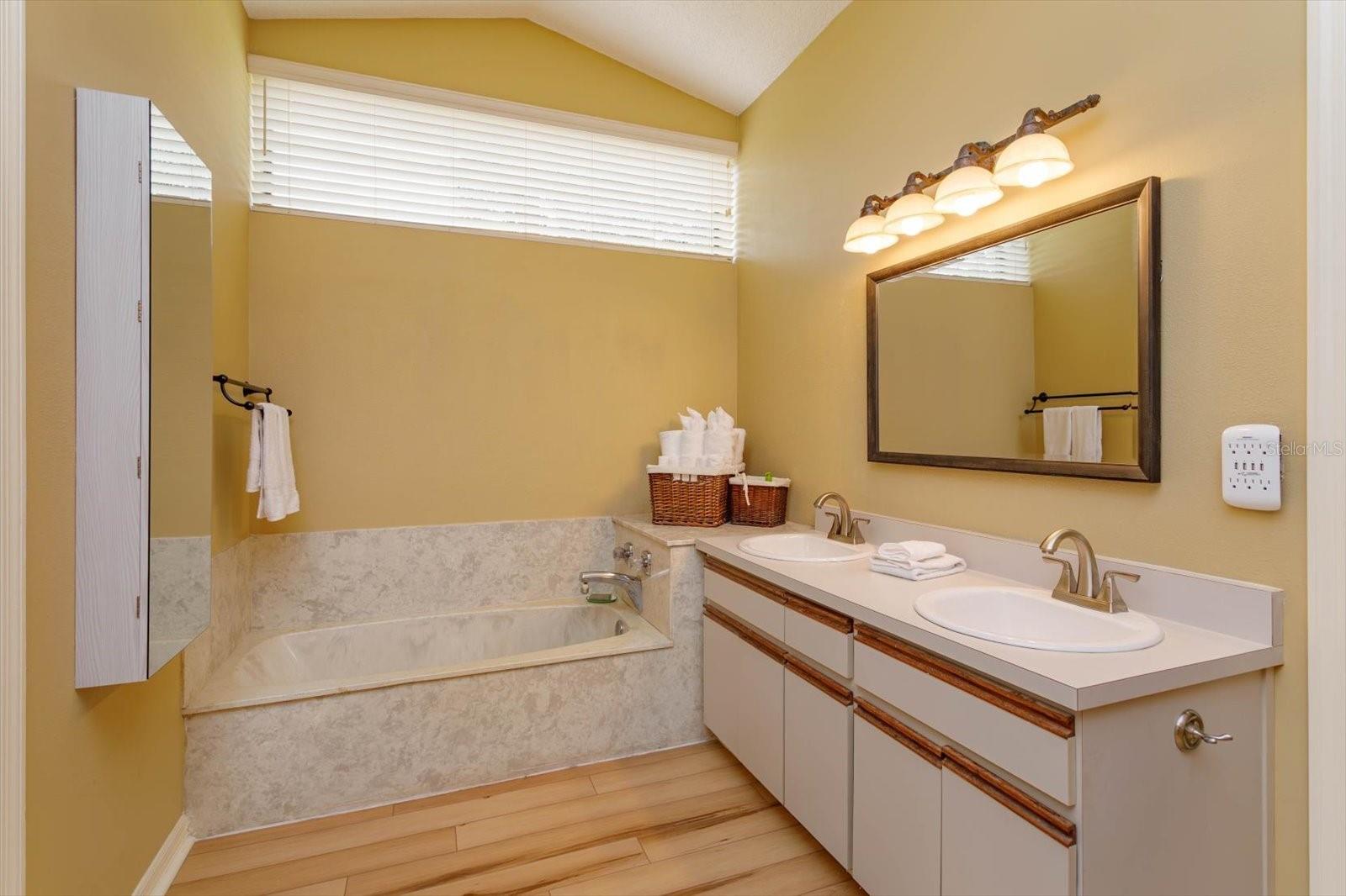 Image 17 of 34 For 8143 Terragona Ct