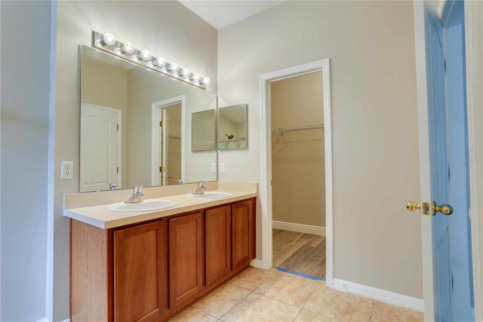 Image 11 of 21 For 946 Ashworth Overlook Drive A