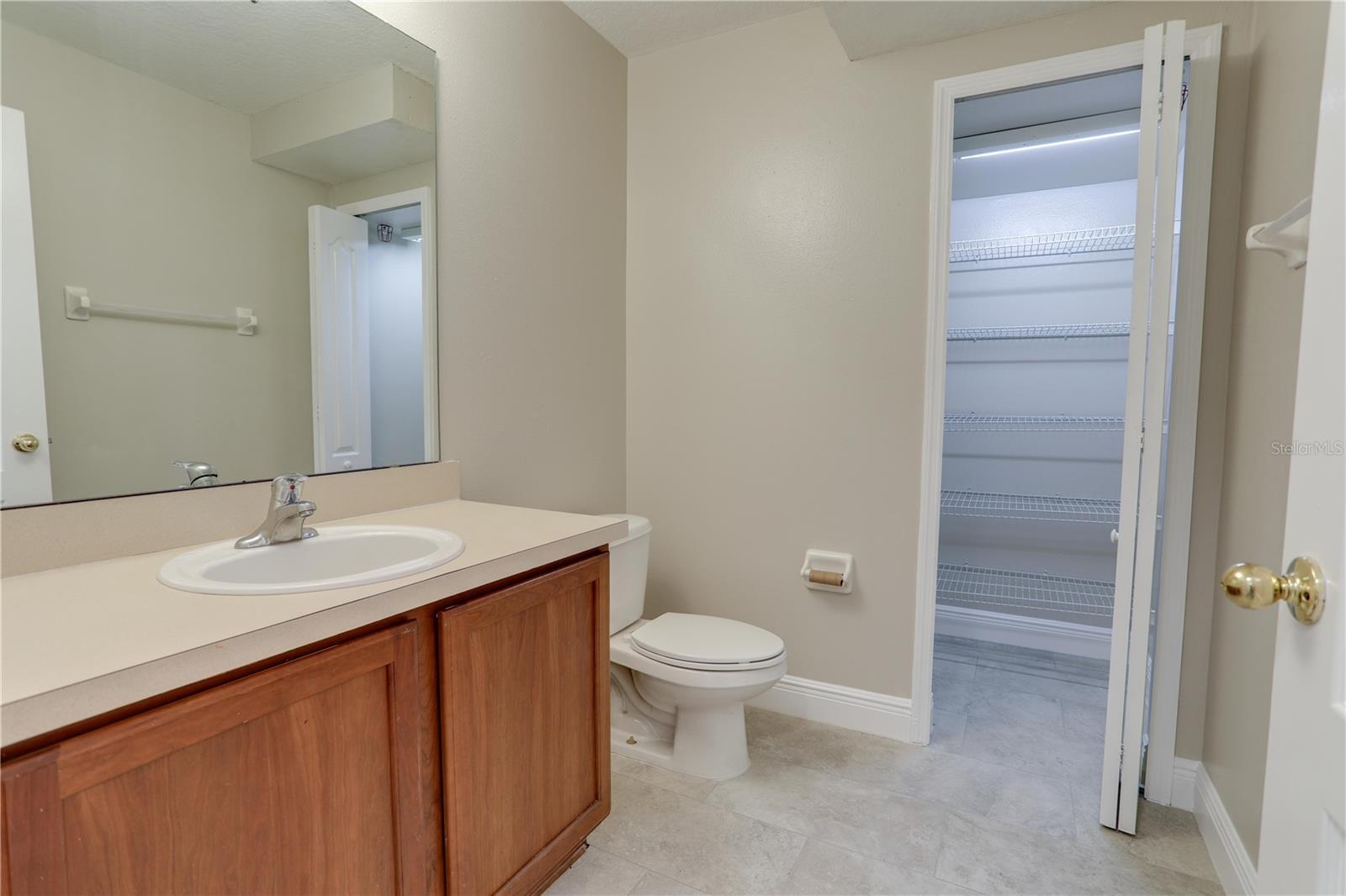 Image 12 of 21 For 946 Ashworth Overlook Drive A