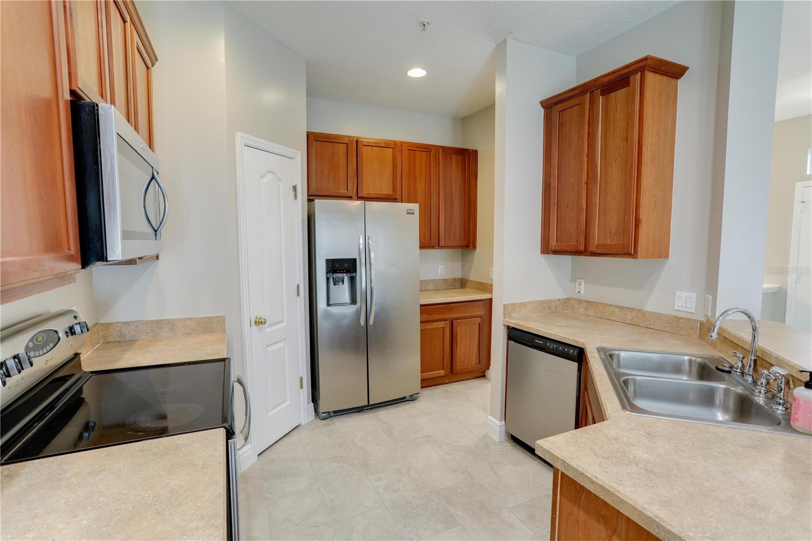 Image 7 of 21 For 946 Ashworth Overlook Drive A