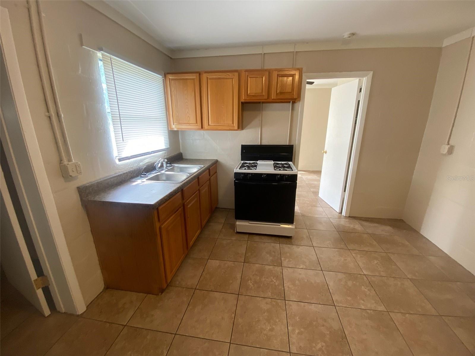 Image 6 of 11 For 817 Florida Avenue