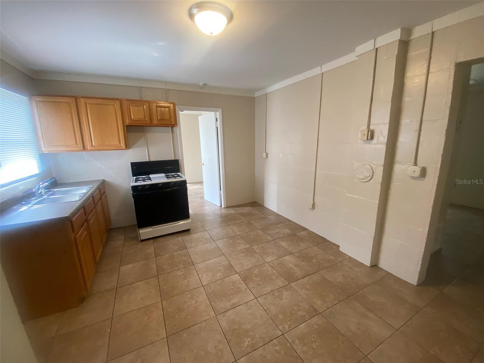 Image 7 of 11 For 817 Florida Avenue