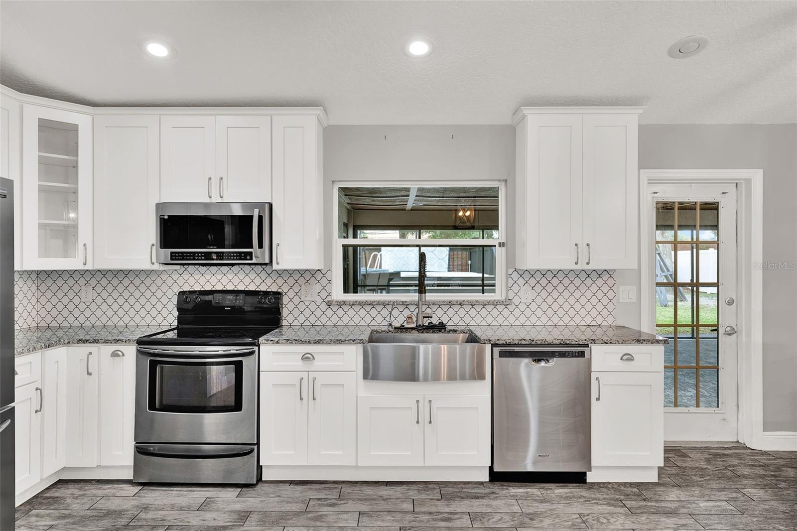 Image 10 of 50 For 679 N Endeavour Dr