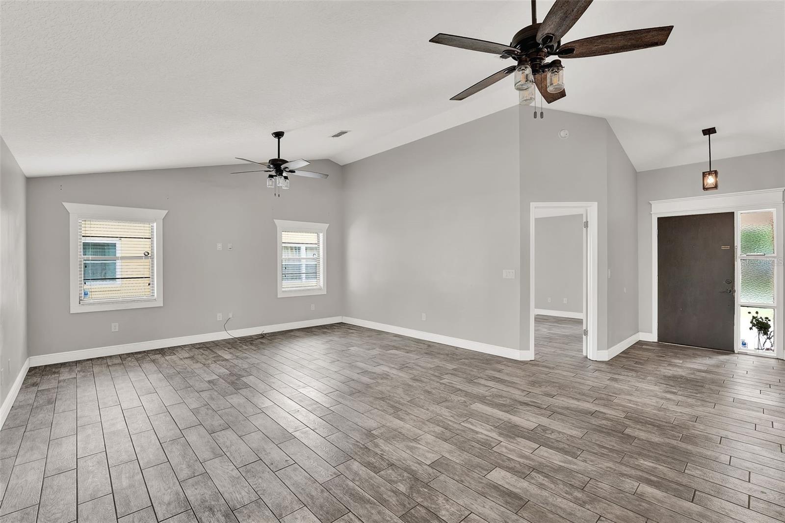 Image 15 of 50 For 679 N Endeavour Dr