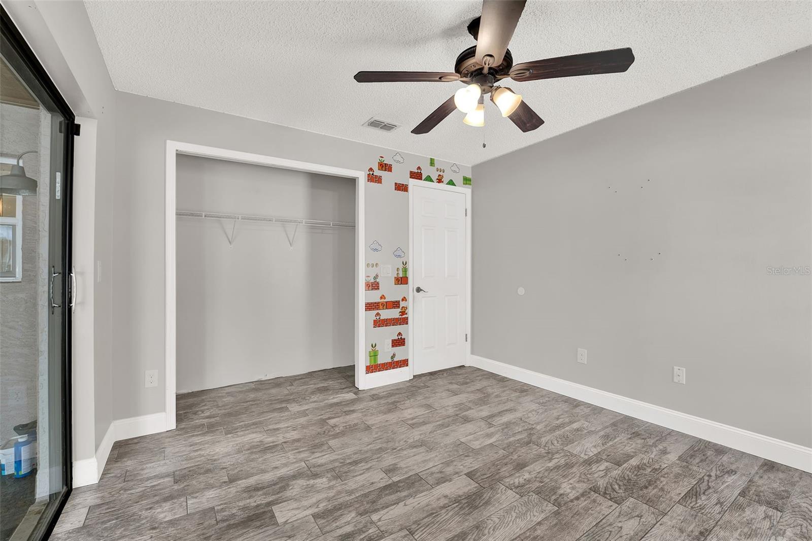 Image 21 of 50 For 679 N Endeavour Dr