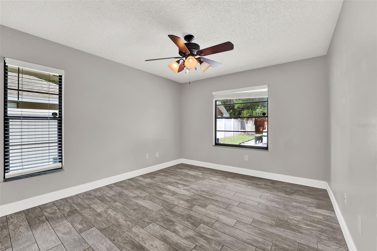 Image 22 of 50 For 679 N Endeavour Dr