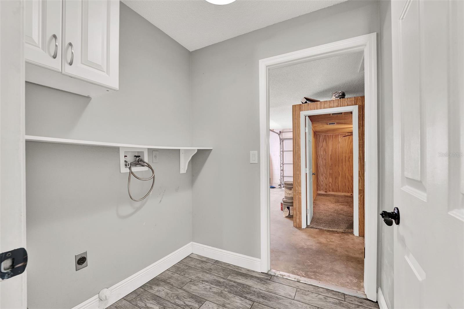 Image 32 of 50 For 679 N Endeavour Dr