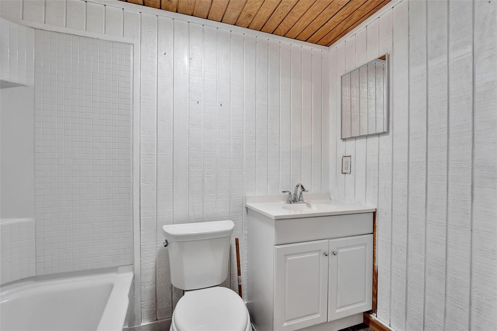 Image 37 of 50 For 679 N Endeavour Dr