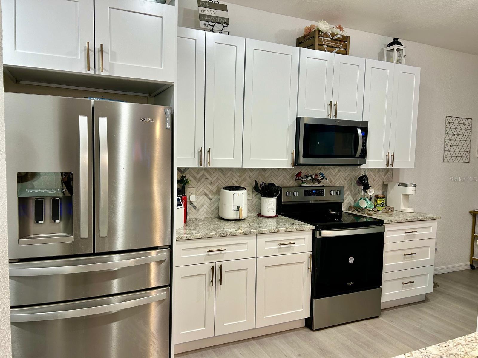 Listing photo id 13 for 932 Lake Sterling Court