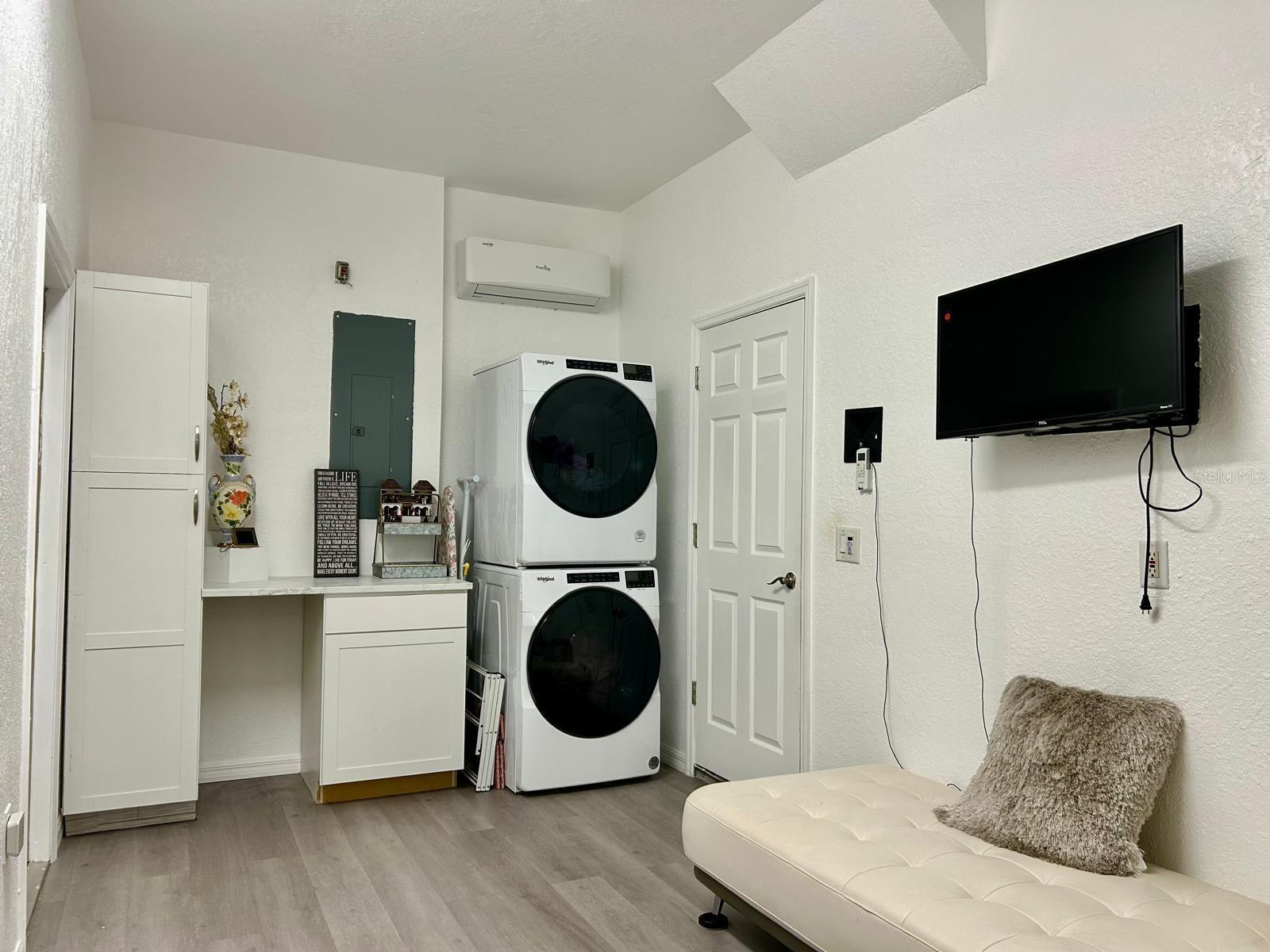 Listing photo id 15 for 932 Lake Sterling Court