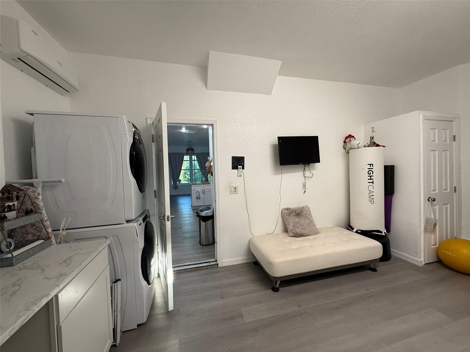 Listing photo id 16 for 932 Lake Sterling Court