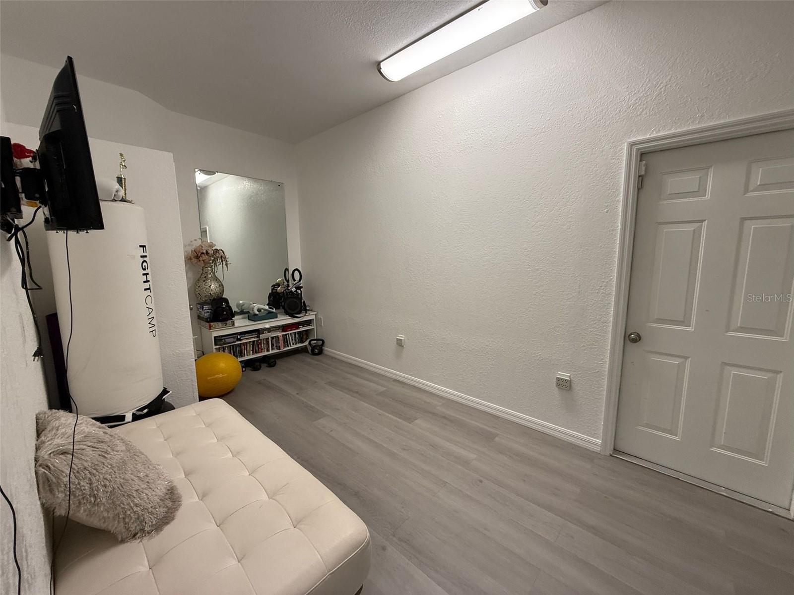 Listing photo id 18 for 932 Lake Sterling Court