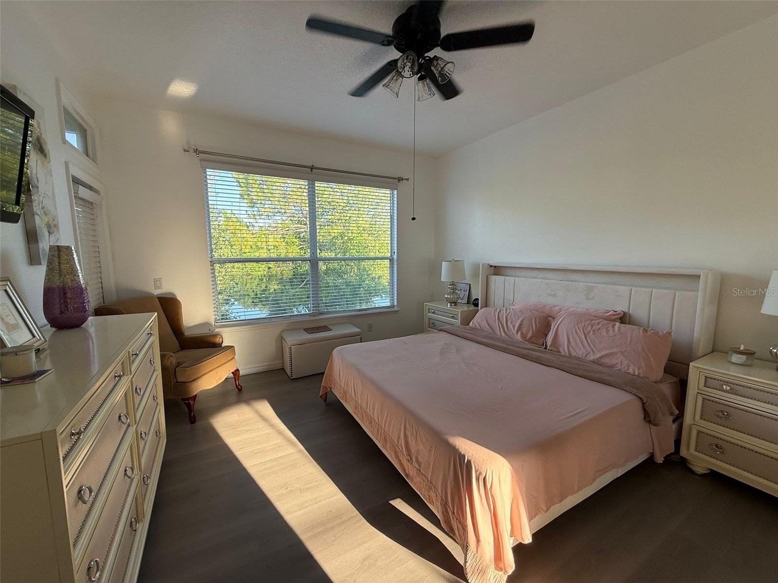 Listing photo id 22 for 932 Lake Sterling Court