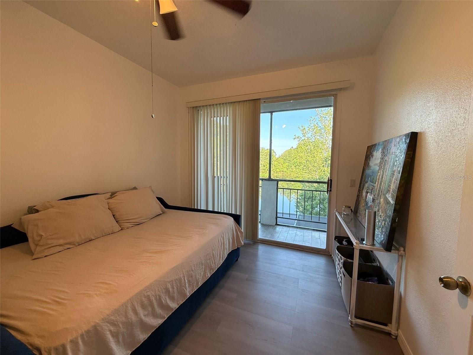 Listing photo id 26 for 932 Lake Sterling Court