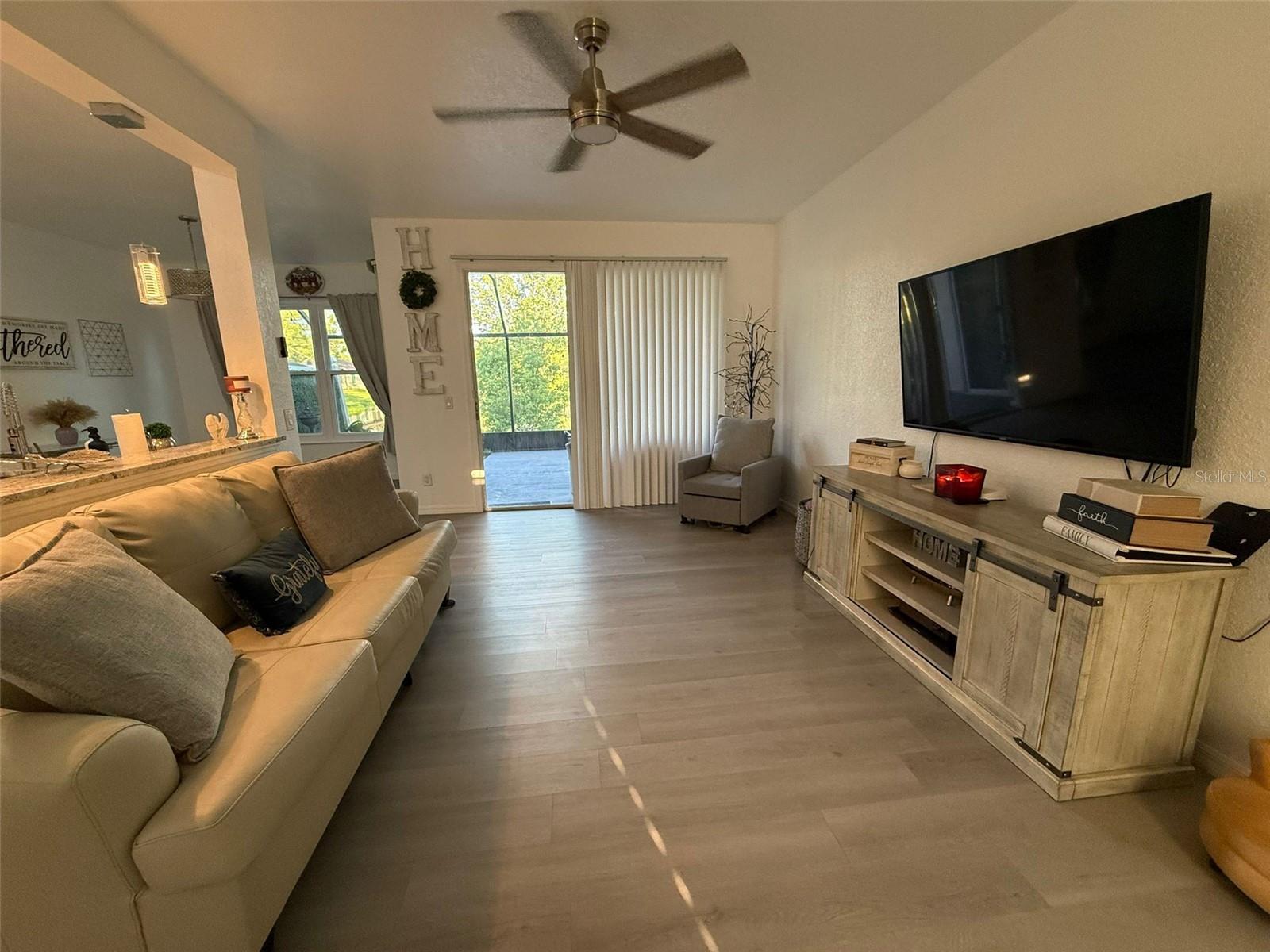 Listing photo id 2 for 932 Lake Sterling Court