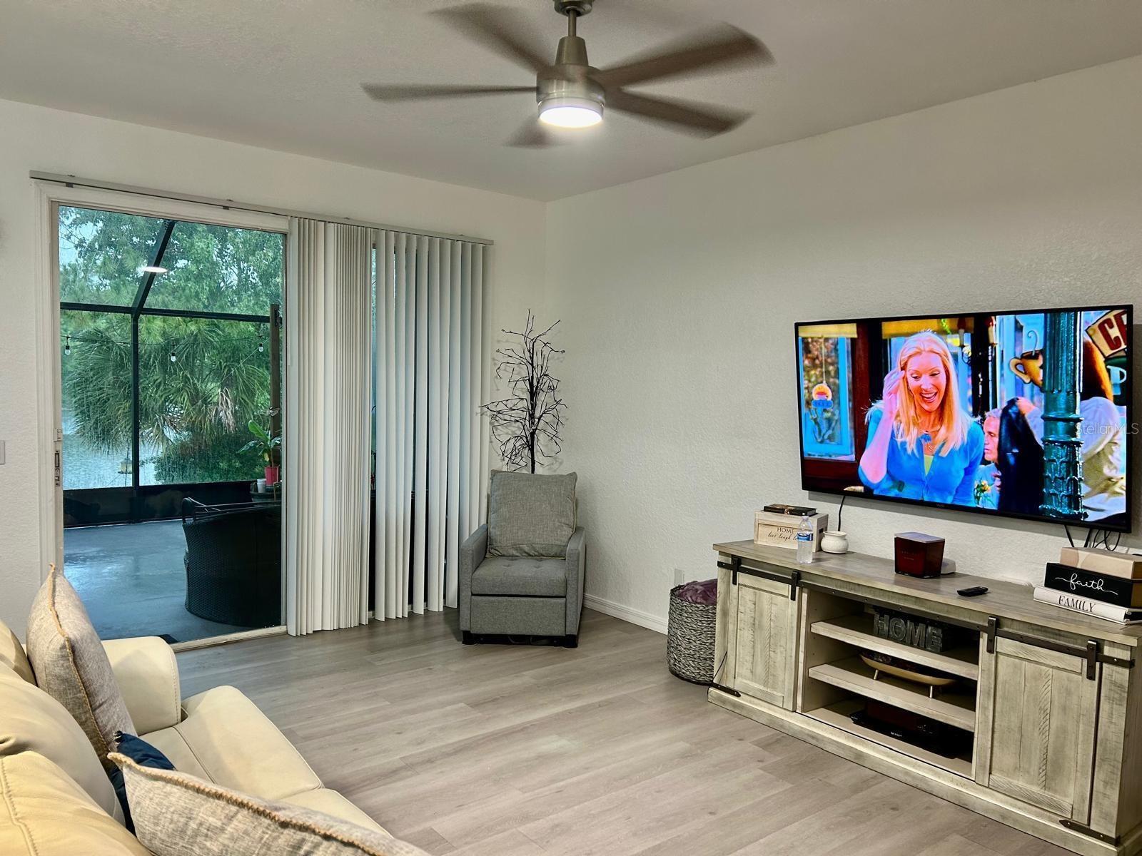 Listing photo id 4 for 932 Lake Sterling Court
