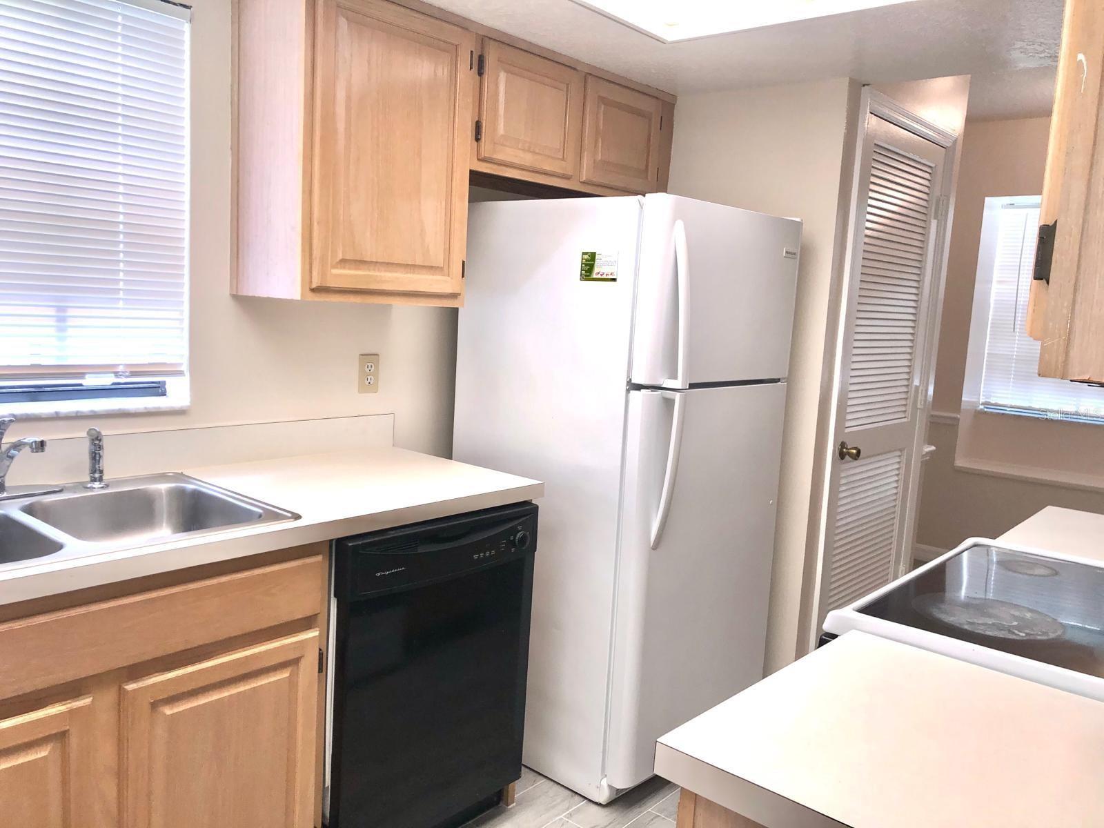 Image 16 of 39 For 8522 Sparrowhawk Court