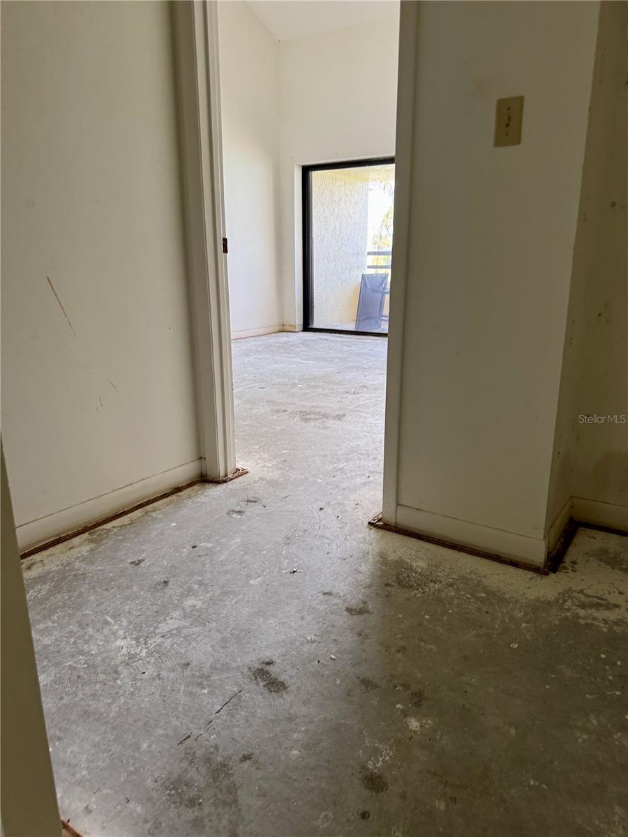 Image 22 of 31 For 115 1st Street E 103