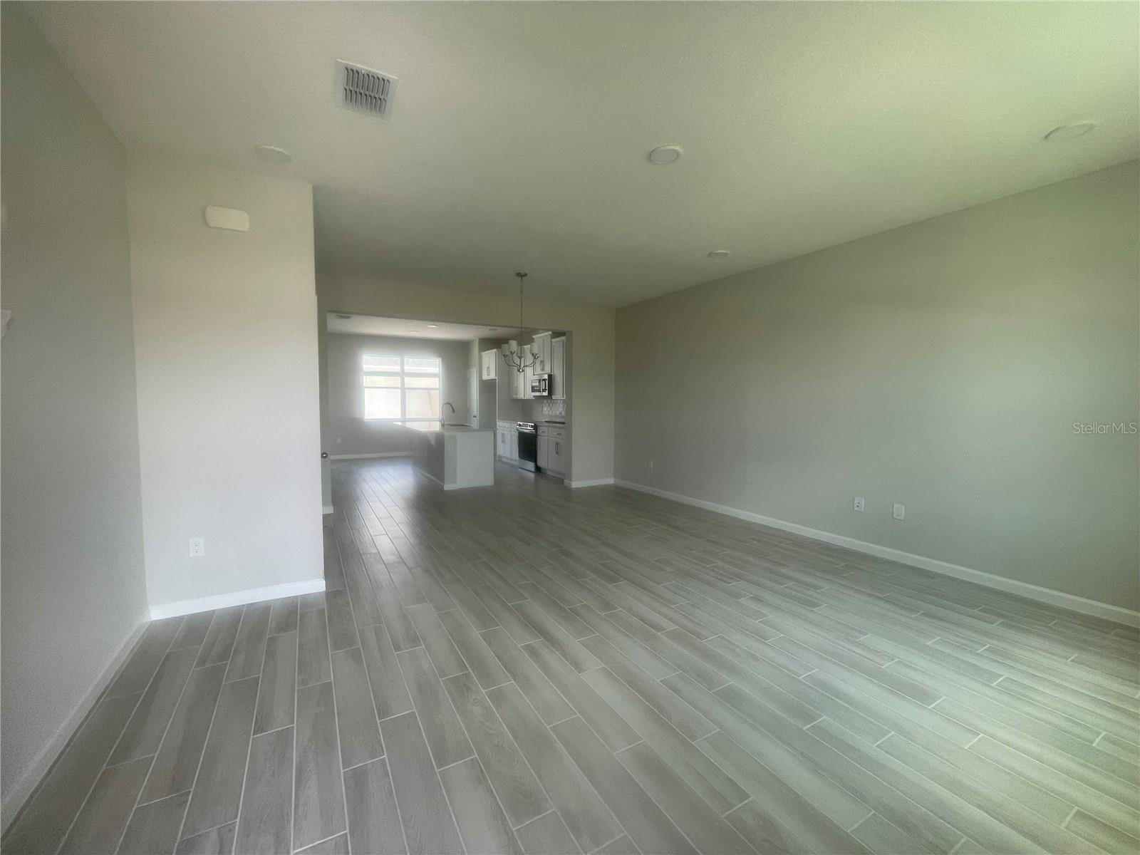 Image 11 of 32 For 1411 Mount Royal Drive