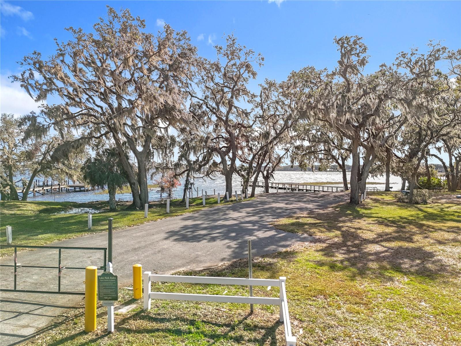 Image 19 of 21 For 10073 Spring Lake Drive