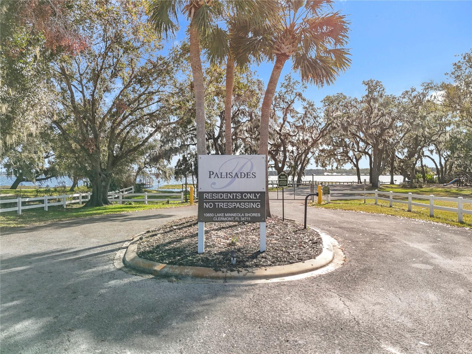 Image 32 of 37 For 10073 Spring Lake Drive