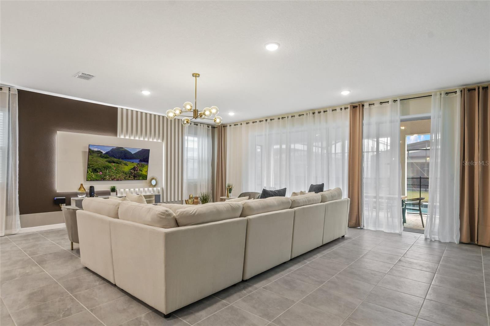 Image 8 of 66 For 8928 Coconut Breeze Drive