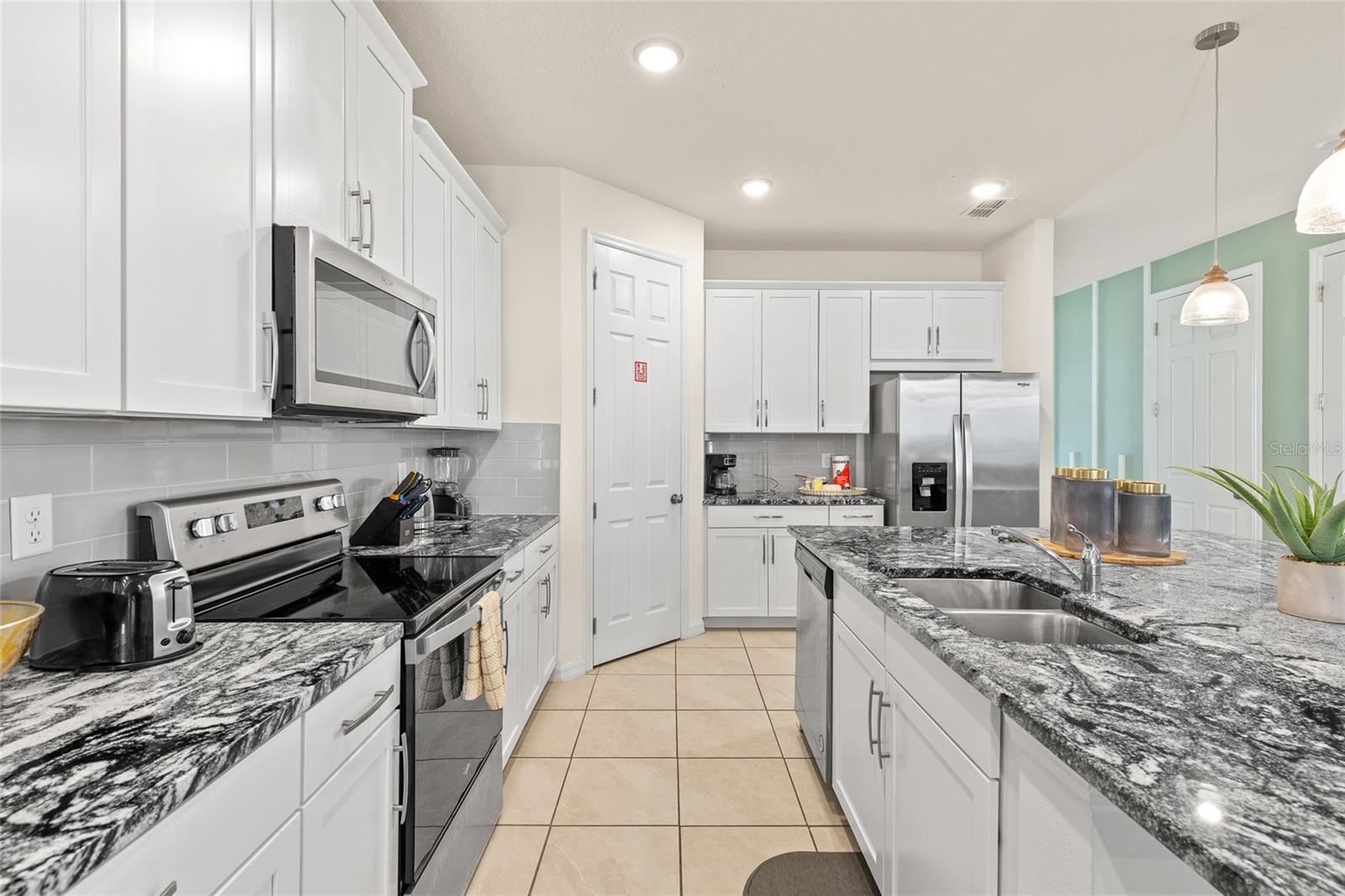 Image 11 of 62 For 1809 Tropical Palms Circle