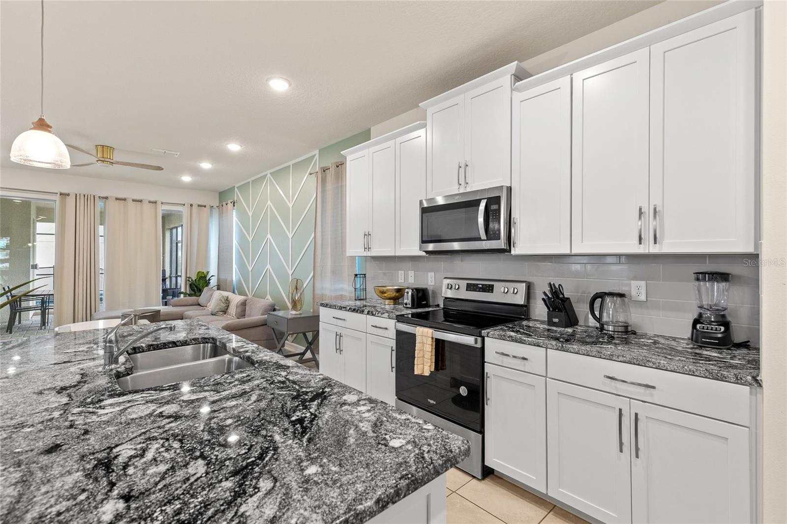 Image 13 of 62 For 1809 Tropical Palms Circle