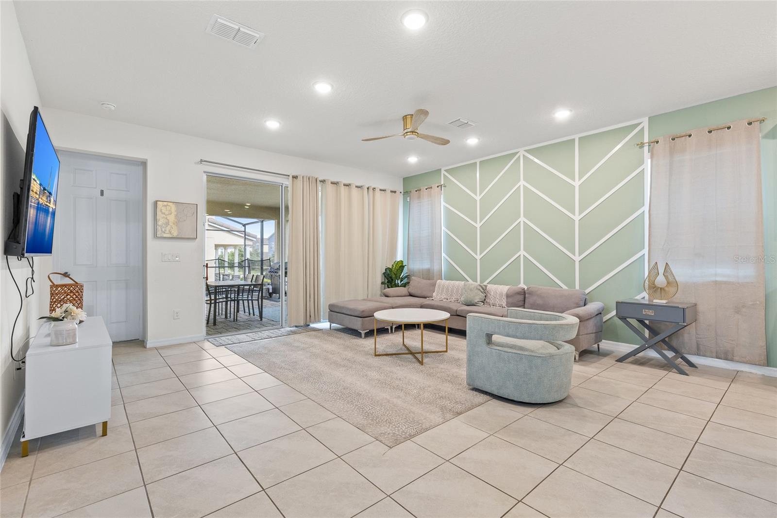 Image 6 of 62 For 1809 Tropical Palms Circle