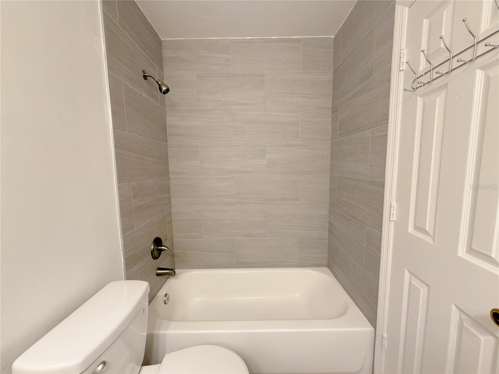 Image 15 of 17 For 947 Bird Bay Court 205