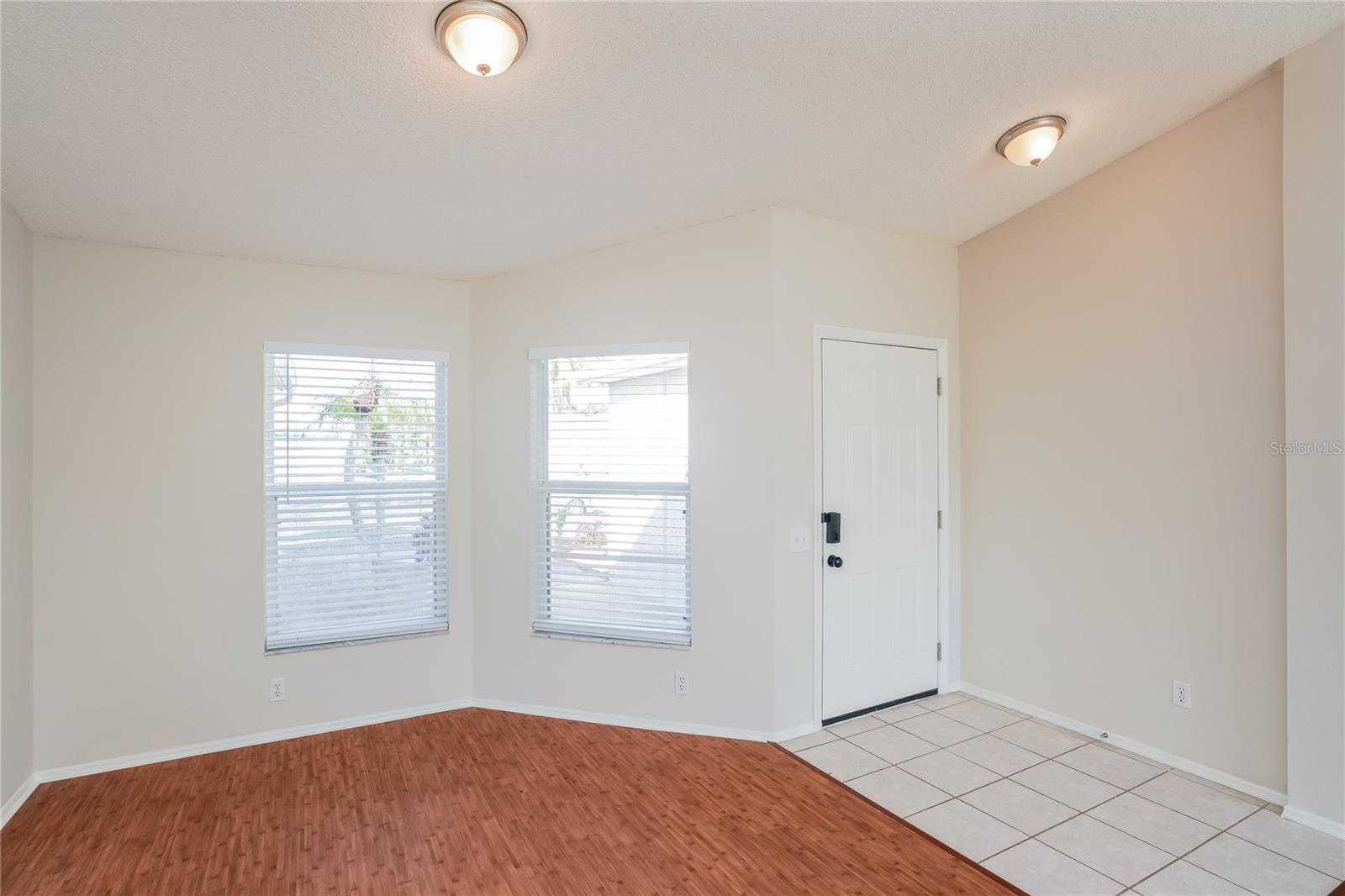 Image 4 of 26 For 11212 3rd Avenue E