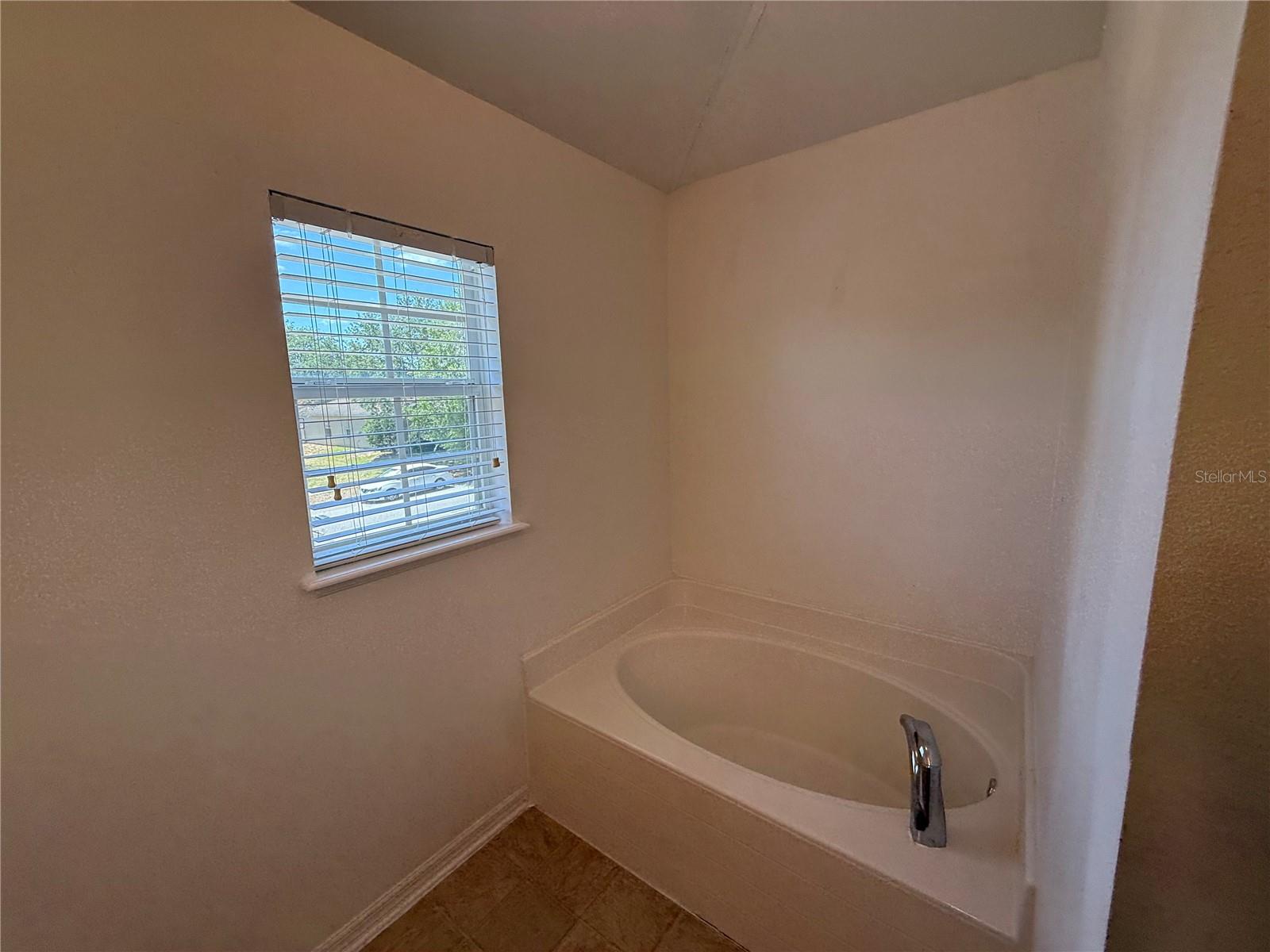 Image 31 of 43 For 436 Hammerstone Avenue