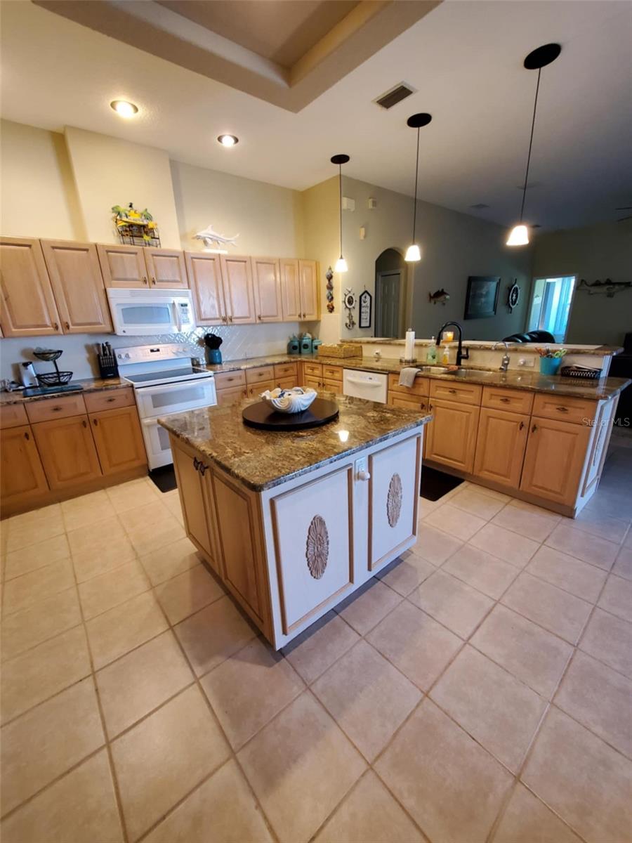 Listing photo id 11 for 4351 Winding Oaks Circle