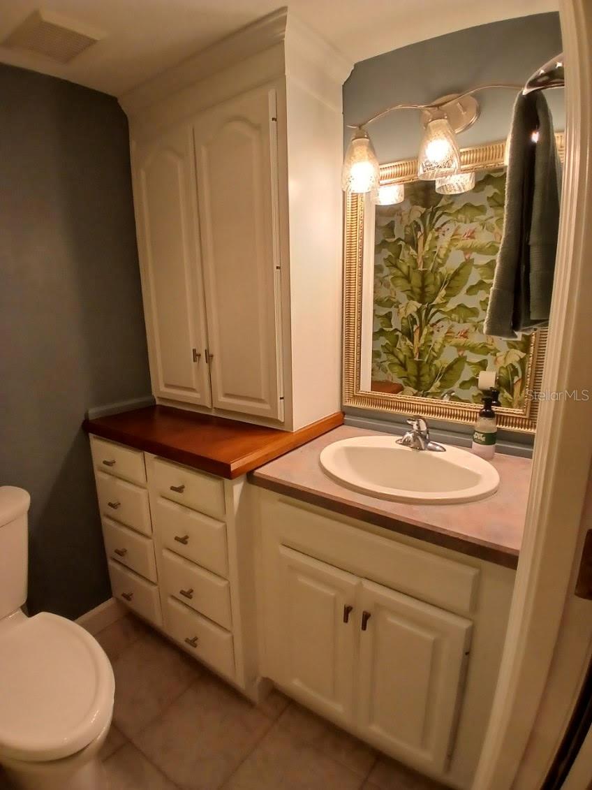 Image 10 of 23 For 400 Colonial Drive 910
